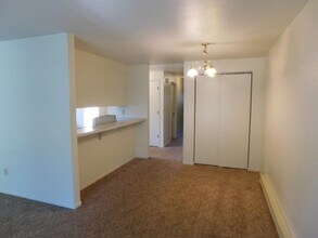 1443 Madrona Ave SE-Unit -1443 in Salem, OR - Foto de edificio - Building Photo