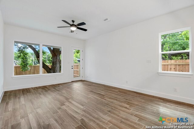 214 Connelly St in San Antonio, TX - Building Photo - Building Photo