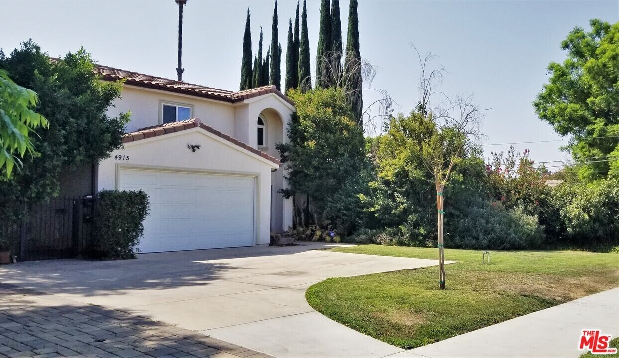 4915 Densmore Ave in Los Angeles, CA - Building Photo