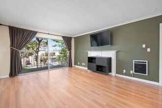 200 McNeil Ln in Newport Beach, CA - Building Photo - Building Photo