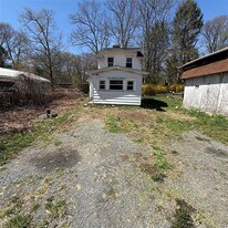 31 Firwood Rd S in Wurtsboro, NY - Building Photo