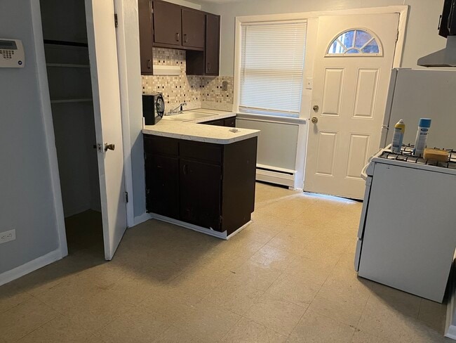 13940 S Edbrooke Ave in Riverdale, IL - Building Photo - Building Photo