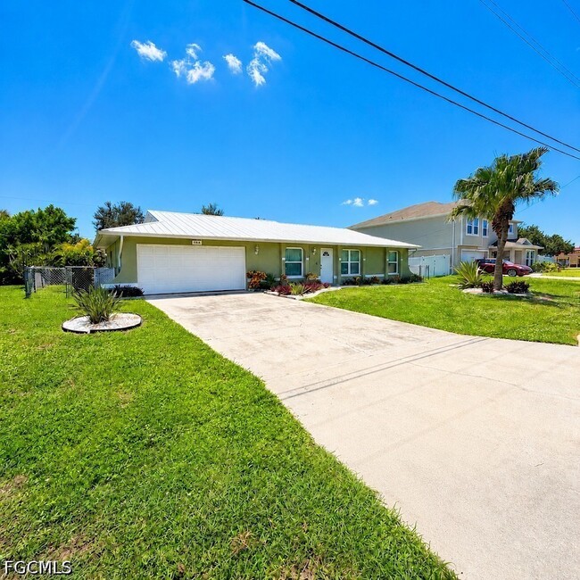 property at 124 SE 27th St
