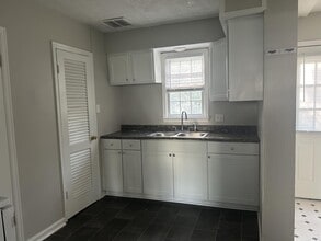 1110 Allen Dr in Winchester, VA - Building Photo - Building Photo