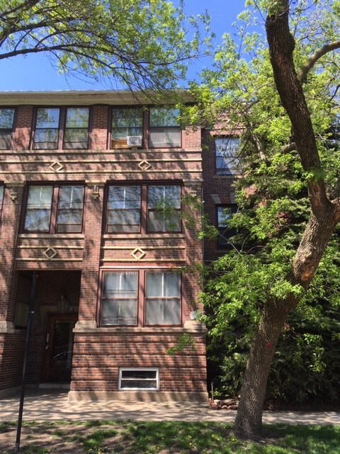 2206 W Berteau Ave in Chicago, IL - Building Photo