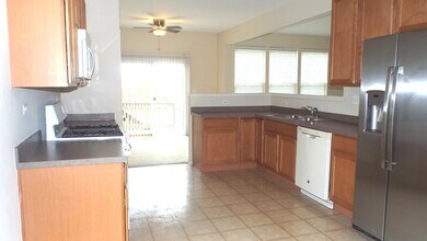1463 Yellowstone Dr in Streamwood, IL - Building Photo - Building Photo