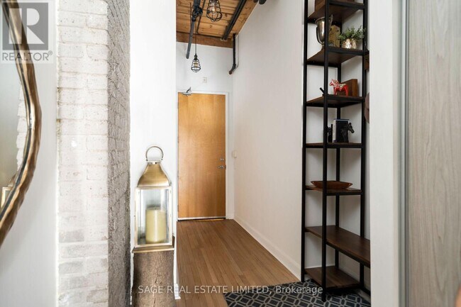 993 Queen St W in Toronto, ON - Building Photo - Building Photo