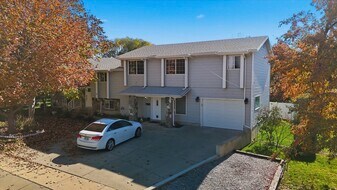 71 W 450 S in Kaysville, UT - Building Photo