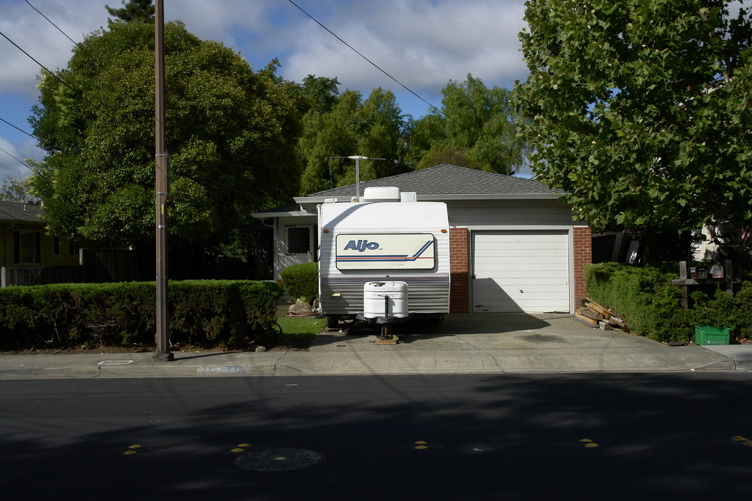 1440-1442 Valota Rd in Redwood City, CA - Building Photo