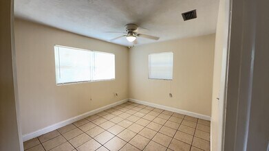 2121 NW 55th St in Gainesville, FL - Building Photo - Building Photo