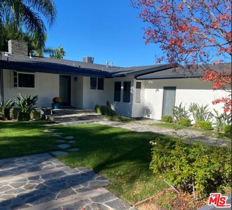 3761 Sheridge Dr in Los Angeles, CA - Building Photo
