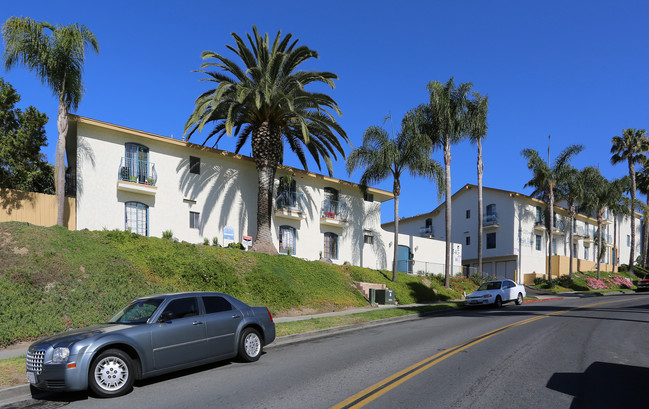 Pacific View Apartments in Oceanside, CA - Building Photo - Building Photo