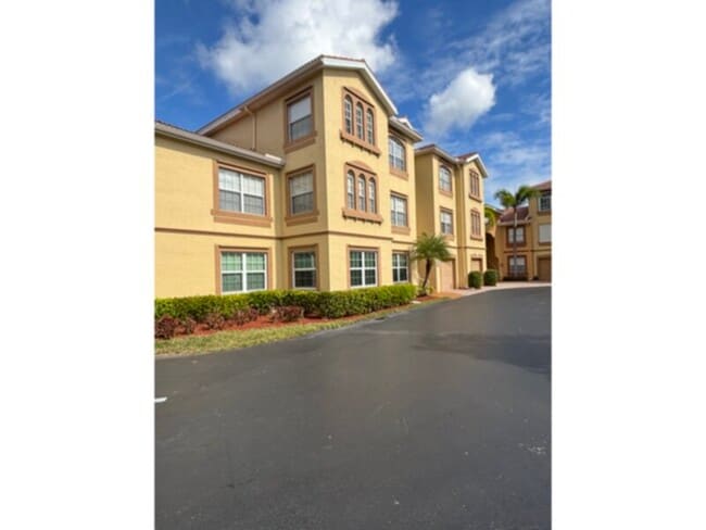15625 Ocean Walk Circle in Ft. Myers, FL - Building Photo - Building Photo