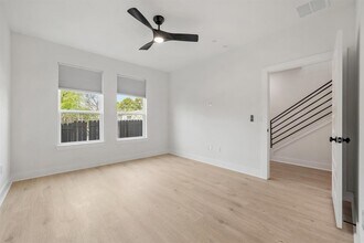 200 W 56th St in Austin, TX - Building Photo - Building Photo