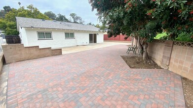 5212 Auburn Dr in San Diego, CA - Building Photo - Building Photo