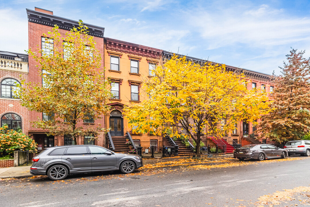 160 Monroe St in Brooklyn, NY - Building Photo