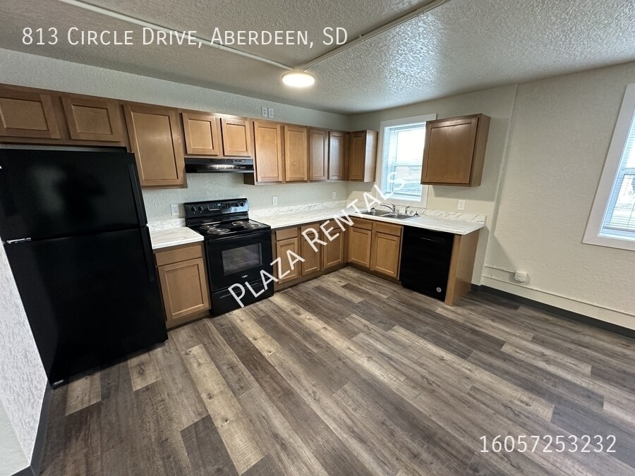 1011 N 2nd St in Aberdeen, SD - Building Photo