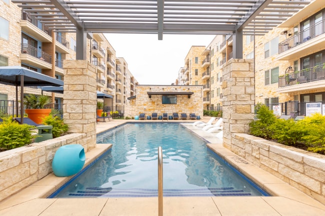 3801 Vitruvian Way in Addison, TX - Foto de edificio - Building Photo