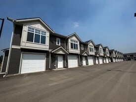 11703-11102 102 St in Fort St John, BC - Building Photo