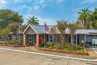 The Palms of Lake Jackson Apartments in Lake Jackson, TX - Foto de edificio - Building Photo