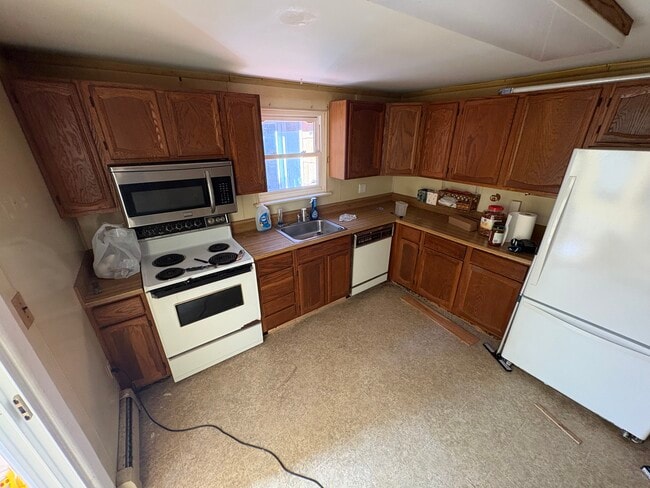 192 Woodland Dr, Unit 1 in East Islip, NY - Building Photo - Building Photo