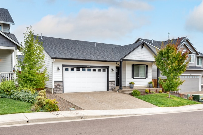 4016 SE Winslow Ct in Adair Village, OR - Building Photo - Building Photo
