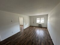 1815 McKnight Mill Rd, Unit 1815-A in Greensboro, NC - Building Photo - Building Photo