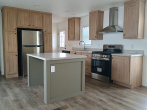 4388 E Lake Mead Blvd in Las Vegas, NV - Building Photo - Building Photo