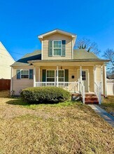 8018 W Glen Rd in Norfolk, VA - Foto de edificio - Building Photo