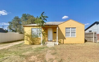 2022 38th St in Lubbock, TX - Building Photo