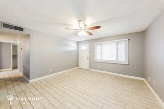 4742 N 82nd Ave in Phoenix, AZ - Building Photo - Building Photo