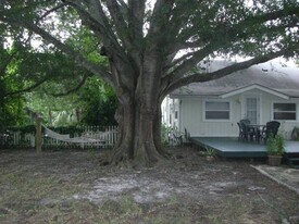 2500 Ashton Rd in Sarasota, FL - Building Photo