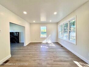 105 Black Walnut Dr in Olyphant, PA - Foto de edificio - Building Photo
