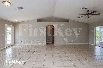 412 NW 23rd Ave in Cape Coral, FL - Foto de edificio - Building Photo