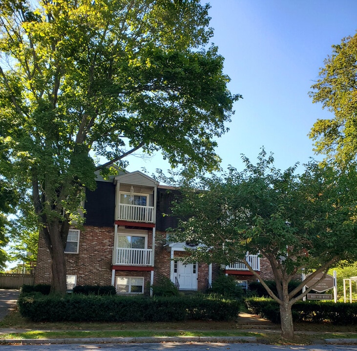 Bristol Apartments in New London, CT - Foto de edificio