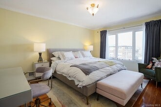 208-44 15th Dr in Queens, NY - Building Photo - Building Photo