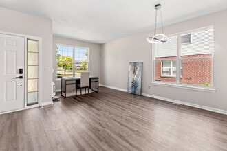 16409 Eastwind St in Romulus, MI - Foto de edificio - Building Photo