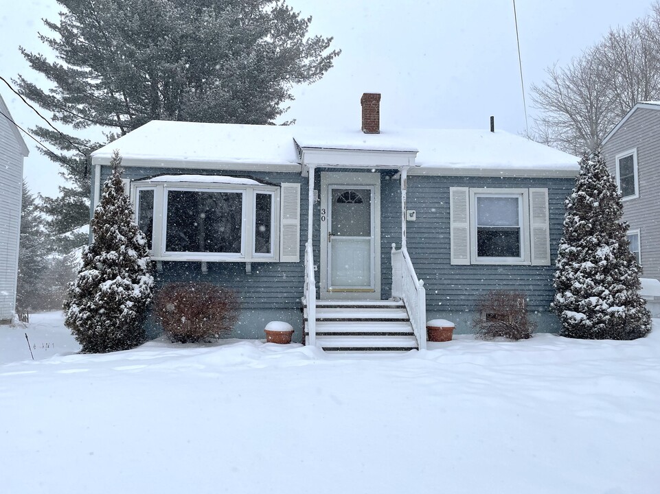 30 Coolidge Ave in South Portland, ME - Foto de edificio