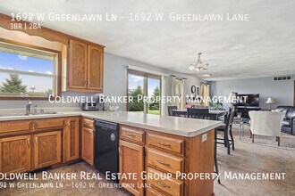 1692 W Greenlawn Ln in Appleton, WI - Foto de edificio - Building Photo