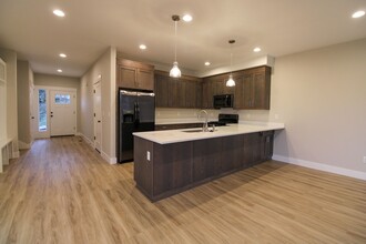 3221 Pheasant Ave SE-Unit -3221 in Salem, OR - Building Photo - Building Photo