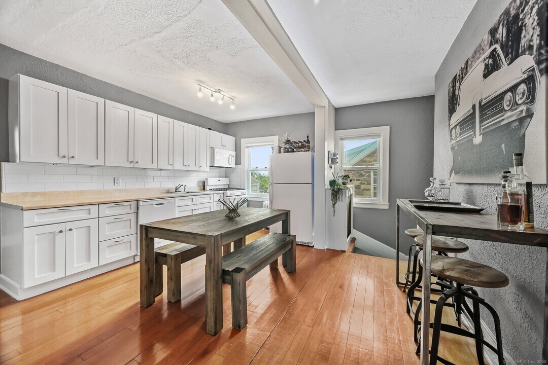 307 Hamilton Ave in Greenwich, CT - Building Photo