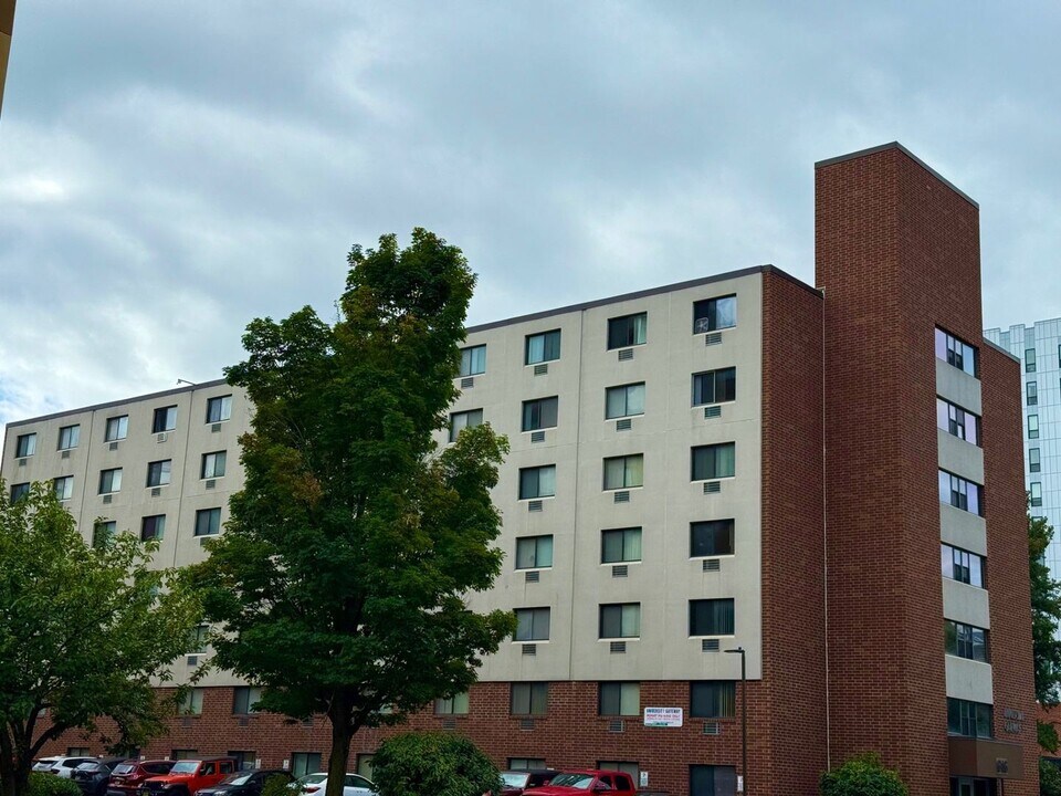 616 E College Ave in State College, PA - Building Photo