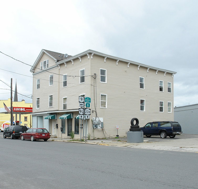 720 Columbia St in Hudson, NY - Building Photo