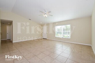 12246 Helios Ave in Port Charlotte, FL - Foto de edificio - Building Photo