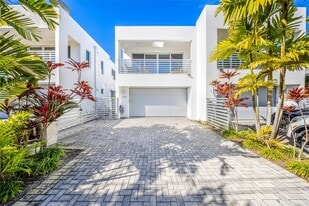 817 NE 17th Way in Fort Lauderdale, FL - Building Photo
