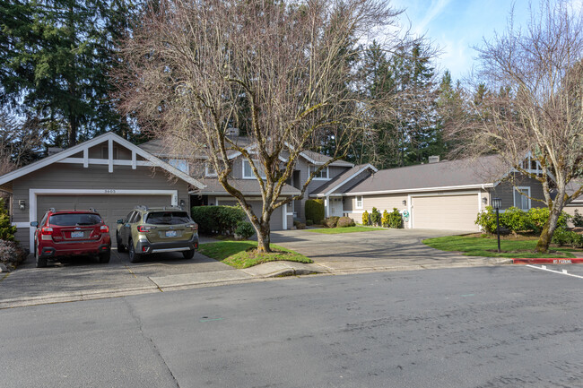 Barclay Square in Issaquah, WA - Building Photo - Building Photo