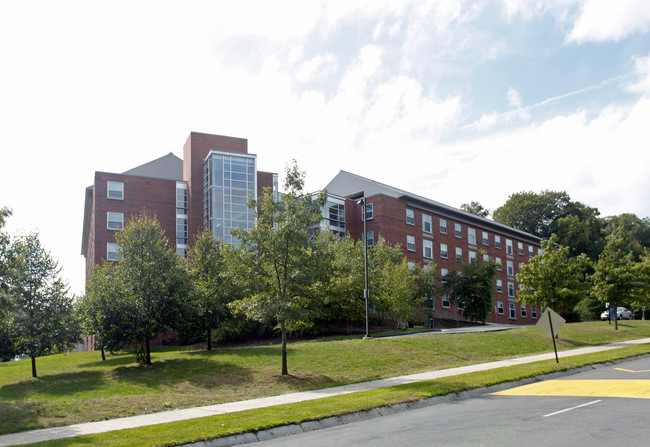 Centennial Hall in Danbury, CT - Foto de edificio - Building Photo