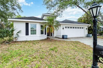 7 Arbor Oaks Dr in Sarasota, FL - Building Photo - Building Photo