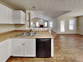 661 Stonecrest Dr in Loganville, GA - Foto de edificio - Building Photo