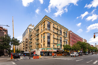 882-886 Amsterdam Ave in New York, NY - Foto de edificio - Primary Photo